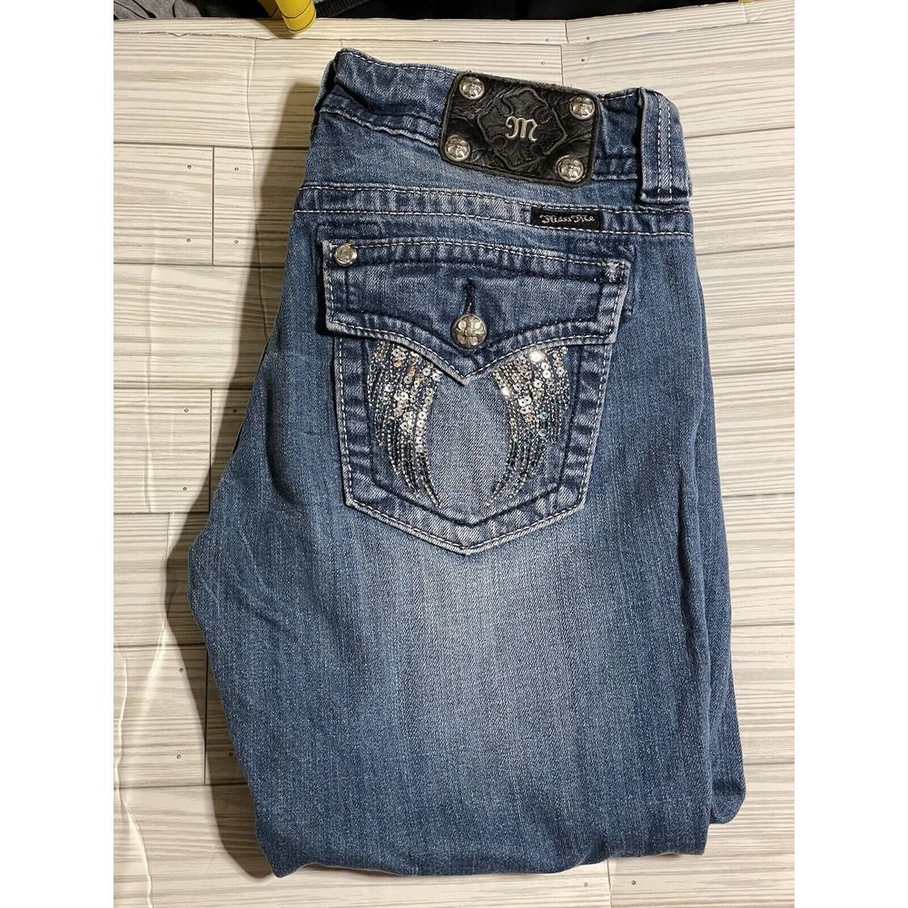 Miss Me Angel Wing Capri Jeans.  Size 30.  JP5082P13.  ‎ 32W Inseam 21.